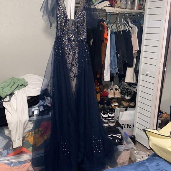 Dress - Picture 4 of 14